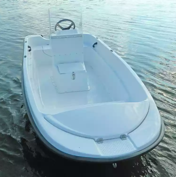 Стеклопластиковая лодка Пингвин с консолью (тримаран) в Тамбове