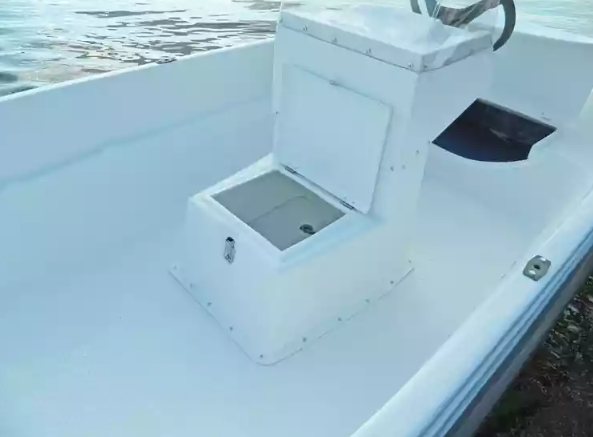 Стеклопластиковая лодка Пингвин с консолью (тримаран) в Тамбове