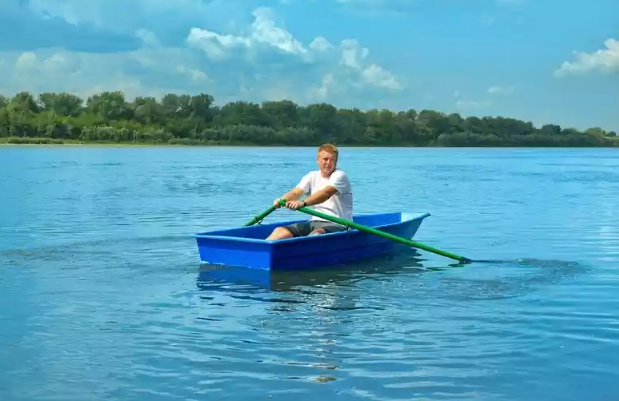 Стеклопластиковая лодка Малютка в Тамбове